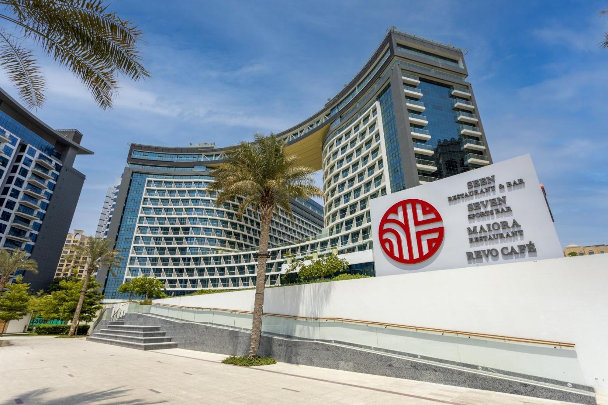 Apartment Signature 1 Bed At Seven Palm With Infinity Pool Dubai